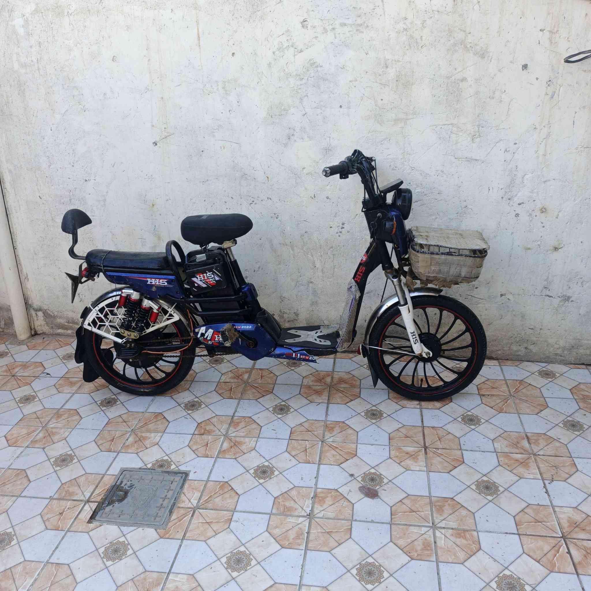 سلام عليكم دراجه شحن البيع دراجه حلوه ونظيفه بطاريات جددد دراجه يرادلهه استان وجوزه بس السعر مناسب جدن جدن الستفسار خاص او عل رقم *********** مكاني ديالئ كنعان
