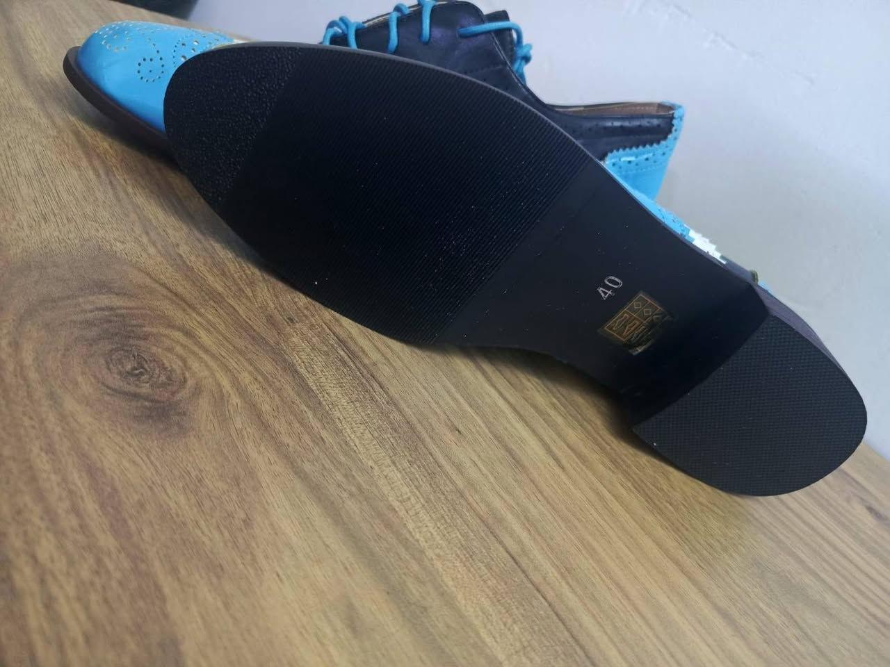 حذاء رجالي 
قطعتين 
القياس ٤٠

السعر ١٠ مع التوصيل


**إذا كنت صاحب هذا الإعلان وتريد حذفه لأي سبب، رجاءا أرسل رسالة إلى الدعم الفني**