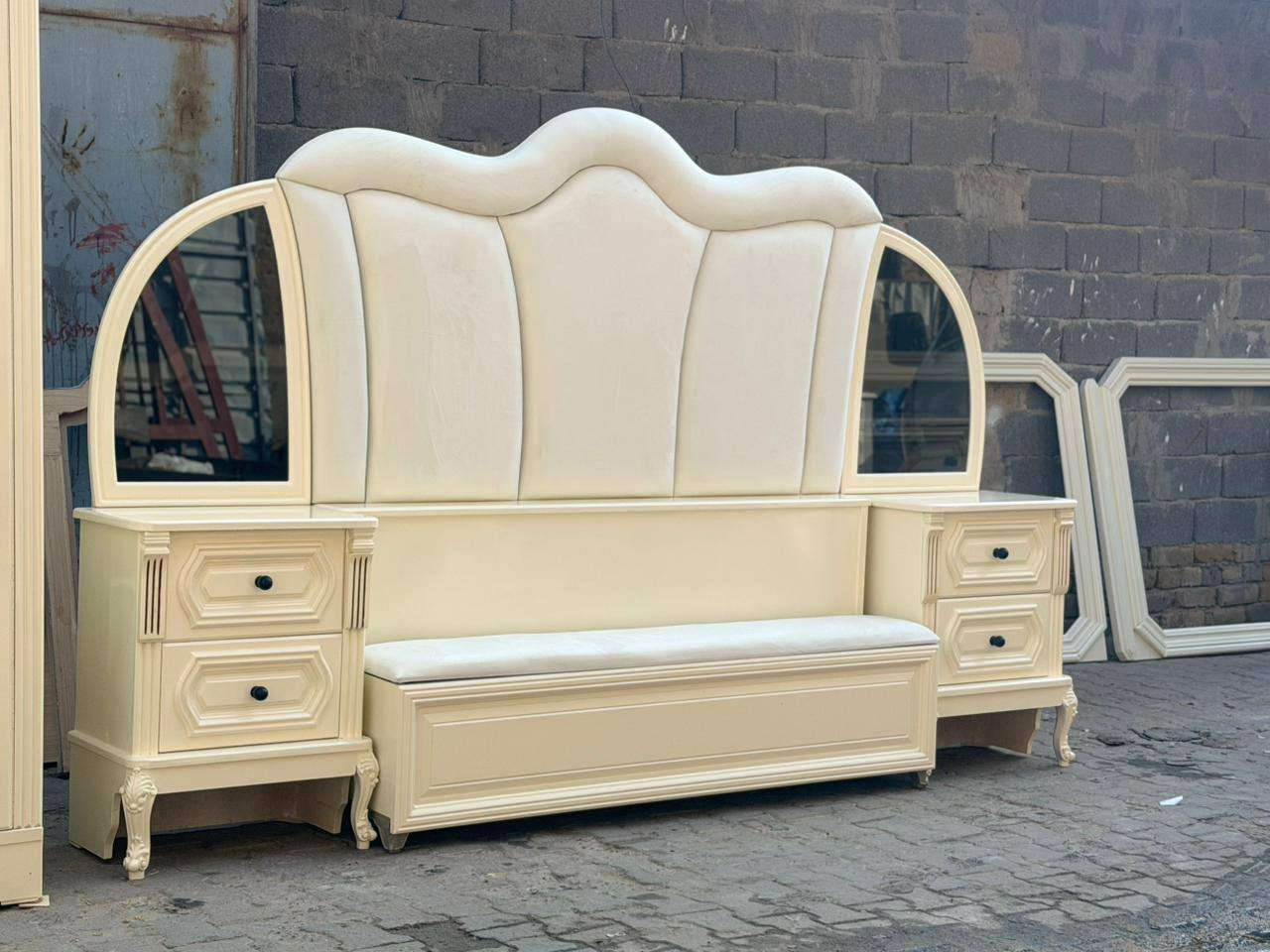 شركة اشرف الطفيلي للأثاث
نجاره عراقيه 
بلنقد ولاقصاد 
لتواصل ***********
 اسم تيك توك (شركة اشرف الطفيلي)
