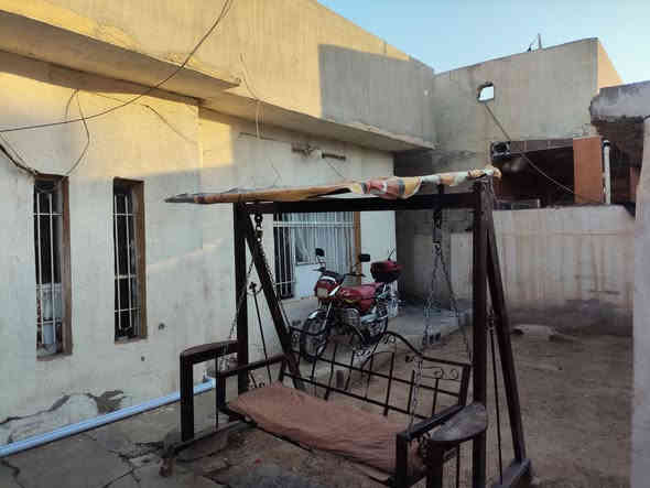 دار طابو صرف للبيع بناء قديم 
المساحه 200 متر واجهه 10 طابق اونص 
يحتوي على ثلاثة قرف نوم واستقبال ومطبخ وهول وصحيات وحديقة وكراج سياره 
موقع حي الأسرى مقابل مسجد مصعب بن عمير 

السعر 120 مع المجال 
للاستفسار الاتصال ***********
او مراجعة مكتب القاسمي للعقارفرع2 عنوان المكتب حي العسكري قرب جامع المعراج
