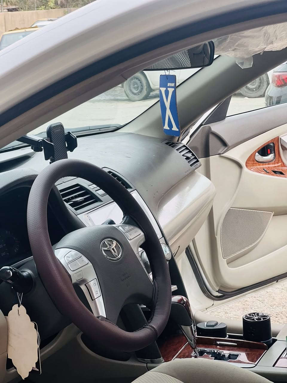 السلام عليكم من رخصه الادمن
للبيع كامري موديل 2010 GLX معروفه مواصفاته 1/1

اشاير بل مري برده كهربائيه فتحه سقف تحكمات ستيرن جهتين

خليجي كفاله عامه من الضربه او التصليح 

الدعاميه الخلفيه مصبوغه والأماميه نصها مصبوغ للجماليه 

كير و مكينه جدد حداديه وتايرات جدد يعني شغل واطلع 

(المكينه مبدله جديده اخت الزيرو)

سنويه بأسمي وهزه جديده 

السياره جديده بمعنى الكلمه 

ماشيه 200 الف حقيقي 

السعر 140 ورقه 🔒
والي مايعجبه السعر خلي يعبر المنشور سيارات موجوده خير من الله 
عنوان بغداد بلديات 

الاتصال على الرقم ***********@
