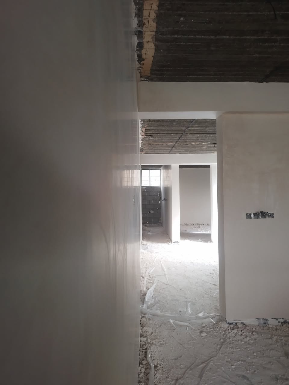 السلام عليكم ورحمة الله وبركاته يوجد كادر لبخ جص وسمنت من الموصل شغل راقي جدآ ويوجد كادر تأسيس ماء ومجاري الي يحتاج يتصل *********** او*********** ابو بهاء
