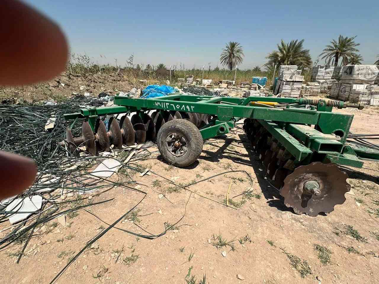 السلام عليكم ديسك للبيع حجم 24 اي شيء ما بيه مكلف بالنشر رقم الهاتف***********
