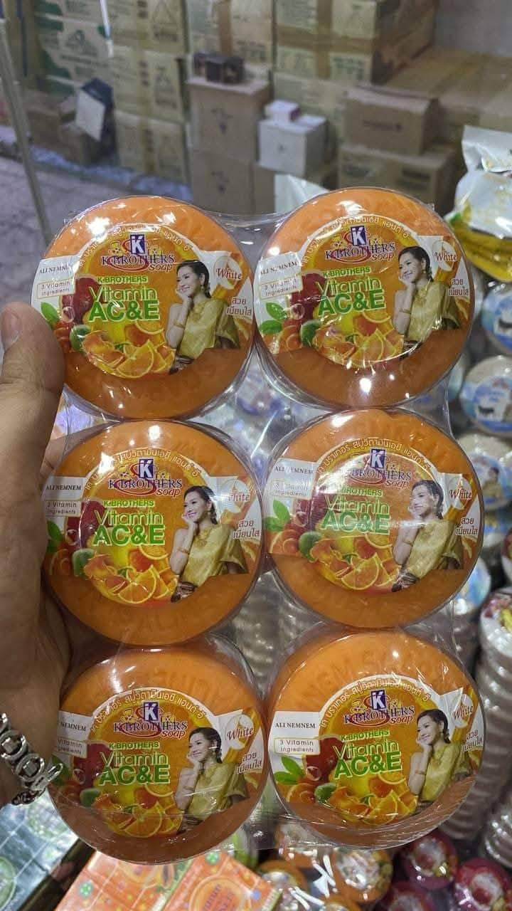 صابونة الرز (التمن عنبر) 🍚
لتفتيح البشرة
مكونها الاساسي هو التمن العنبر العراقي وزيت الوز الحلو وجوز الهند عطرها فواح ويجنن ⚘️⚘️
الرز معروف عنه يعمل على تفتيح البشرة 🥰
الصابونه تحتوي على باودر الرز يسوي تقشير خفيف للبشره وماء الرز يشد البشره ويرطب البشره 🥰🥰
 فائدتها تفتيح البشرة وتنظيفها وازالة الاثار والتصبغات🤩 وشغلها الاساسي تقلل المسامات
  صنع طبيعي مواده مضمونه وطبيعيه 

💎سعر القطعة 2500
للحجز والاستفسار مراسلة الصفحة او مراسلة هذا الرقم 👇🏻 
*********** واتساب
🚘 متوفر خدمة توصيل لجميع محافظات العراق 🚘
