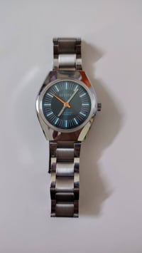 ساعتين ستزن فنتج ياباني اصلي هاي كدامكم الصور والنضافة اي استفسار خاص ...