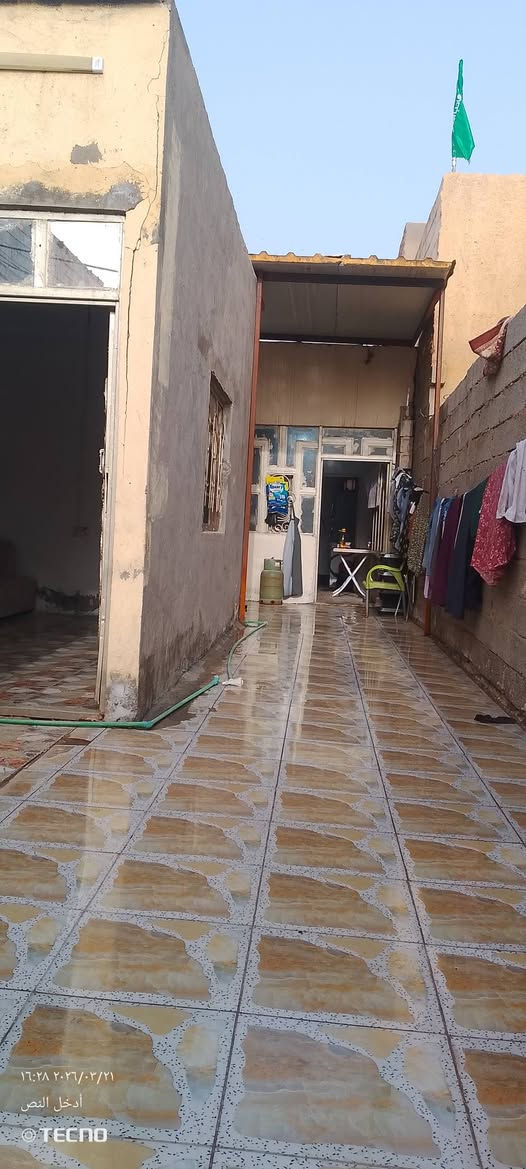 السلام عليكم دار للبيع حي الرحمن شارع المقرنص 
140/م/ غرفة نوم 5×4/ صاله /8×5/استقبل 3×5/
السعر /45/وبي مجال 
رقم /***********
