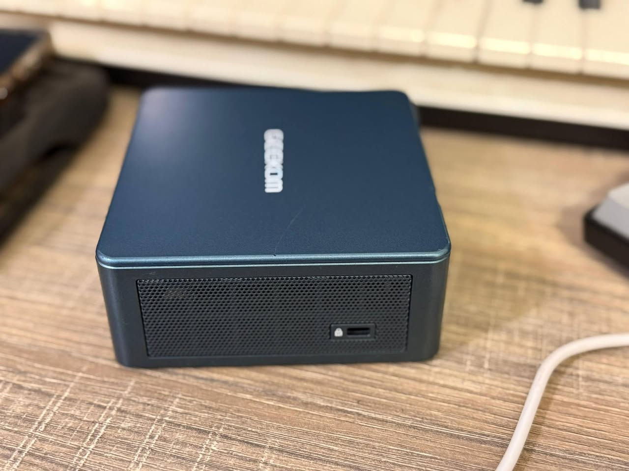 Mini pc
i5 13600H
Ram 16 ddr4 3200 lexar 
Gpu intel iris xe graphics 8 gb
M.2 256 
مستعمل


**إذا كنت صاحب هذا الإعلان وتريد حذفه لأي سبب، رجاءا أرسل رسالة إلى الدعم الفني**