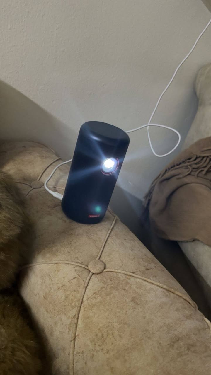 Anker Nebula Capsule.3
السلام عليكم 
داتا شو انكر 
نضام اندرويد 
ليزر 
اوتو فوكس 
دقه 1080 حقيقي 
مضخم صوت 
نضافه 100%
لا تتاثر ب الاضائه ممثل مموضح بلفديوات 
اخوان البطاريه مالتها متشحن يرادلها تحفيز تشتغل فقط ع الكهرباء 
ملحقاتها 
شاحنه وريموند جوكر بدون كارتونه
السعر 250 الف


**إذا كنت صاحب هذا الإعلان وتريد حذفه لأي سبب، رجاءا أرسل رسالة إلى الدعم الفني**