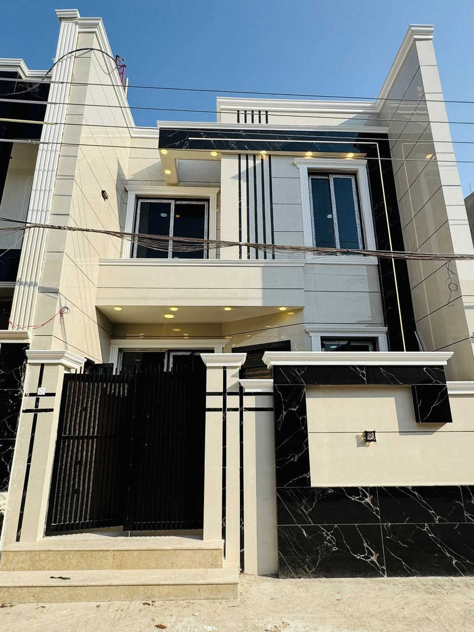 #السلام عليكم 
🏠#دار_للبيع   100متر واجهيه 6،25متر نزال 16متر
 بناء طابقين حديث 
يحتوي البيت. ع[3غرف نوم -استقبال -صحيات عدد 2- صالة- ومطبخ] البيت شغل درجة اولى 
مع كامل الخدمات
🔴ملاحضه البيت جاهز للسكن 🔑
⬅️نوع العقار  طابو زراعي سند 25 اقرار محكمه 
⬅️العنوان #بغداد_الدوره_البوعيثه   
مجمع الأمل 
🔴للاستفسار  خاص او الاتصال ع الرقم 

 ☎️***********
☎️***********
