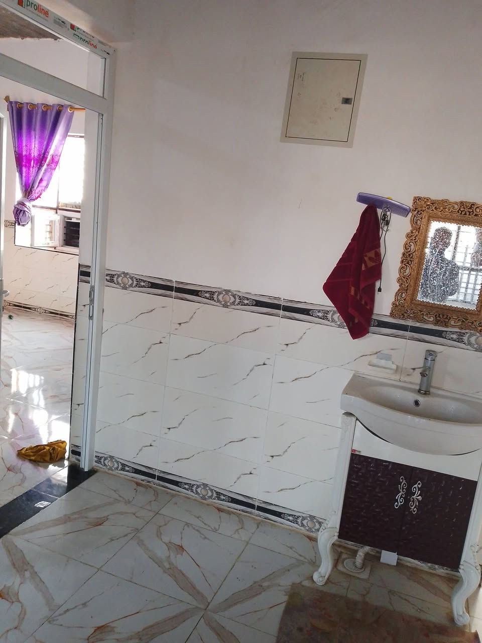 دار للبيع غرفتين نوم ومطبخ وصاله كبيره واستقبال مساحة225 معا قطعه ارض 100متر مكان تكريت حي الفرسان قرب المطحنه يبعد عن الجسر 150متر رقم المبايل ***********
