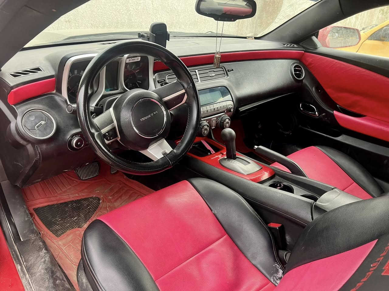 للبيع كمارو 2010 
رقم بغداد مميز 
سياره جاهزه 
مكان بغداد 
السعر 78 وبيها مجال 
***********
