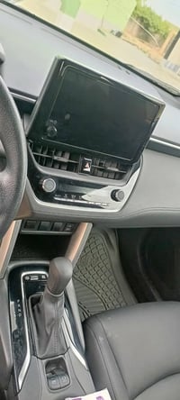 كورلا كروس موديل 2023 ماشية 48 الف هايبرد مواصفات  se  سعرها  173 وبيه...