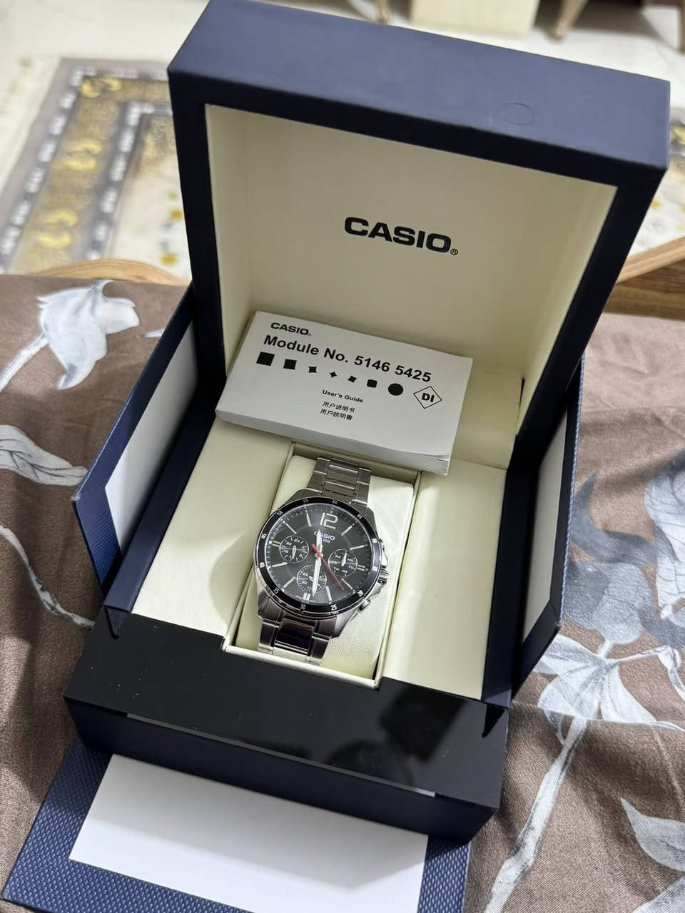 ساعة جديدة ما ملبوسة ماركة casio اصلية للبيع سعر ٢٠٠$ وبيها مجال رقمي  ***********
