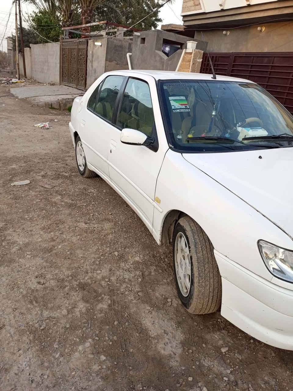 السلام وعليكم اخوان للبيع بيجو 306 موديل 2001 سياره جاهزه بدون نقص فقط كتف تبريد منظومه جديده مبدلها بدون ضربه بيها 3 قطع صبغ رقم جديد سنويه جديده محرك كير حداديه خير من الله مكانها ابو غريب ابو منيصير السعر 45 اتصل علرقم ***********
