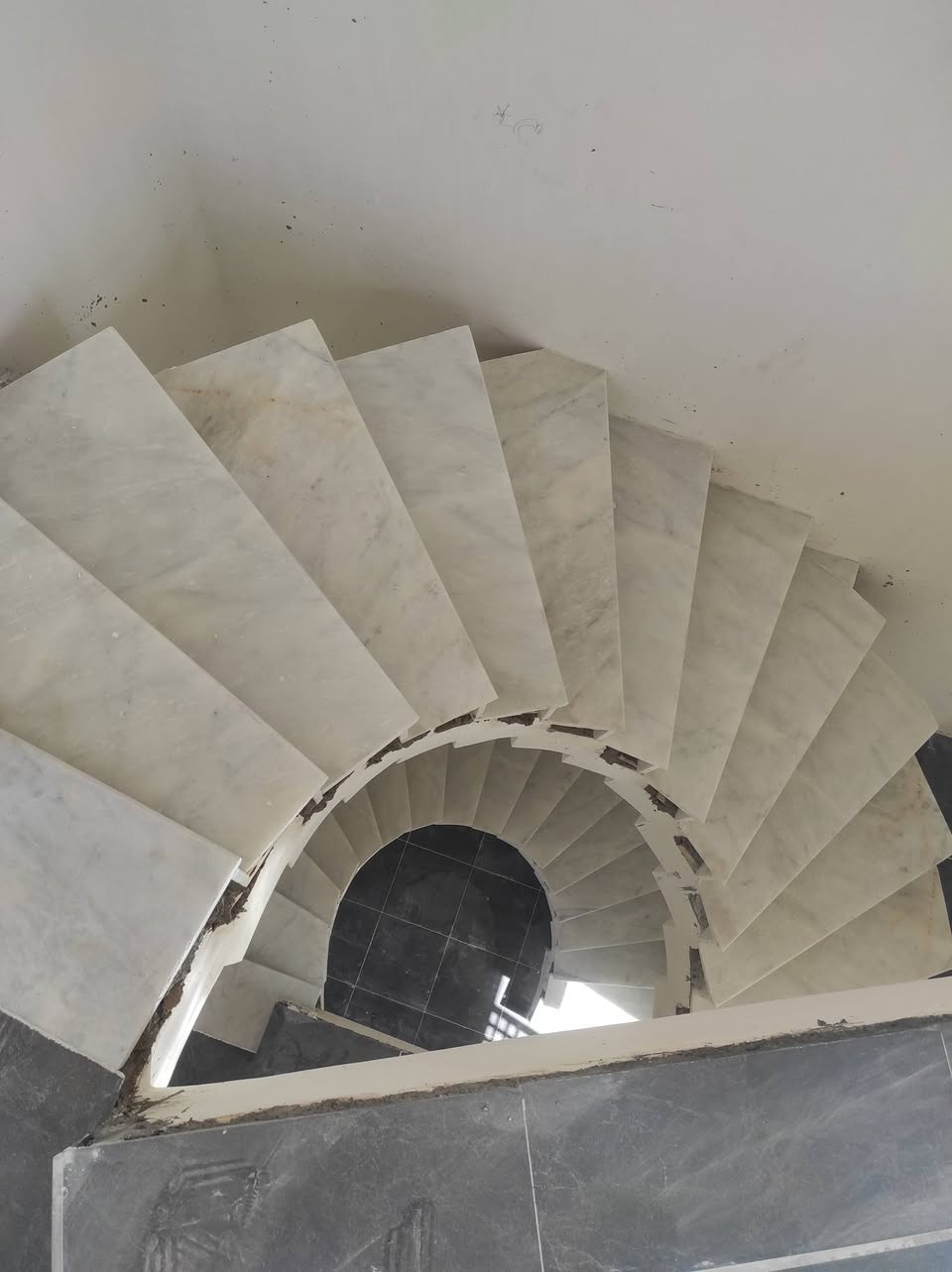 السلام عليكم خلف مصري سيراميك وبورسلين ومرمر وكاش شغل درجه اولى شغل على الليزر ***********
