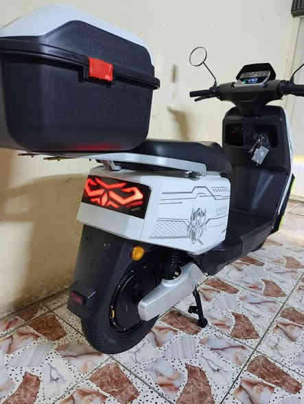 السلام عليكم للبيع دراجه سكنس شحن مديل 2026 دراجه وكاله بعدها جديده وضع شركه مكفوله من الشخط وصل المعرض موجود
مواصفات الدراجه

شاشه تاب تكشف اعطال الدراجه ولتنبيهات
مري جانبيه.
نضام بارك الوقوف المستمر 
اشاراره يمين يسار لد
دبل اشاره
بريك امامي خلفي دسك
حساس بريك 
نضام انذار ذاتي
لايت عالي ناصي +نشره ترحيب
بك لايت LED لد + نشره ترحيب
مخرج USB لشحن الهاتف 
ملف 2000
عدد البطاريات 6 الحجم ابكبير مصطره 
تمشي بل شحنه الوحده ٧٥ كيلو 
سرعه الدراجه 100
شاحنه رقميه تدعم الشحن السريع وليقاف عند امتلاء البطاريه
مساحه تخزين واسعه +جنطه خلفيه 
مكان الدراجه المنصور 
السعر 850 بي مجال بصيط
الشراي يتفضل خاص او التصال عله الرقم***********
