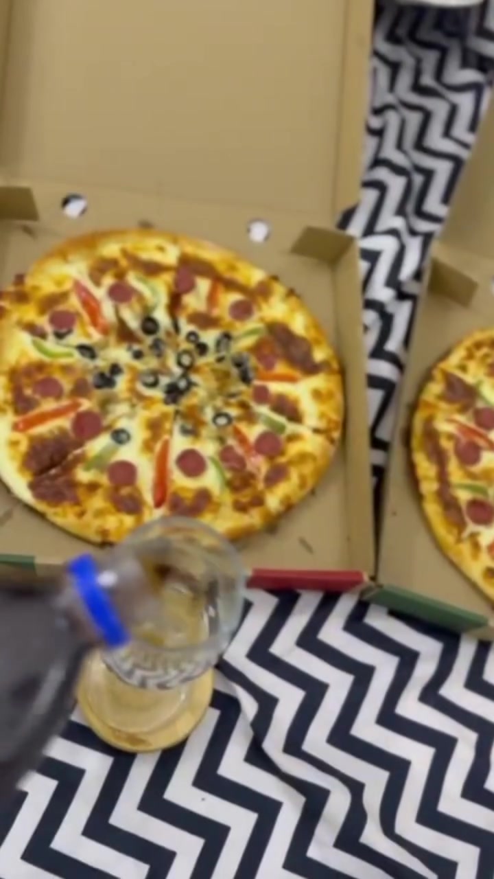 la ROMA PIZZA  

عرض لفتره محدوده 😁 
كل بيتزا وياها مشروب غازي مجاني 😉 

سعر البيتزا ب 3.000
توفر بعدد من الحشوات 
كص دجاج
خضار
نقانق
فصول
مارغريتا
والبيتزا بكل انواع الحشوات بنفس السعر 3.000
متوفر توصيل داخل بلد بسعر الف دينار 
وقت الدوام من الساعه الثالثة عصرا 
 وحتى الساعة الرابعه فجرا
العنوان بلد حولي البعنون مجاور للمجمع السكني 
للطلب مراسله الصفحه او الاتصال على الارقام التالية 
***********  اتصال + واتساب 
*********** واتساب فقط
