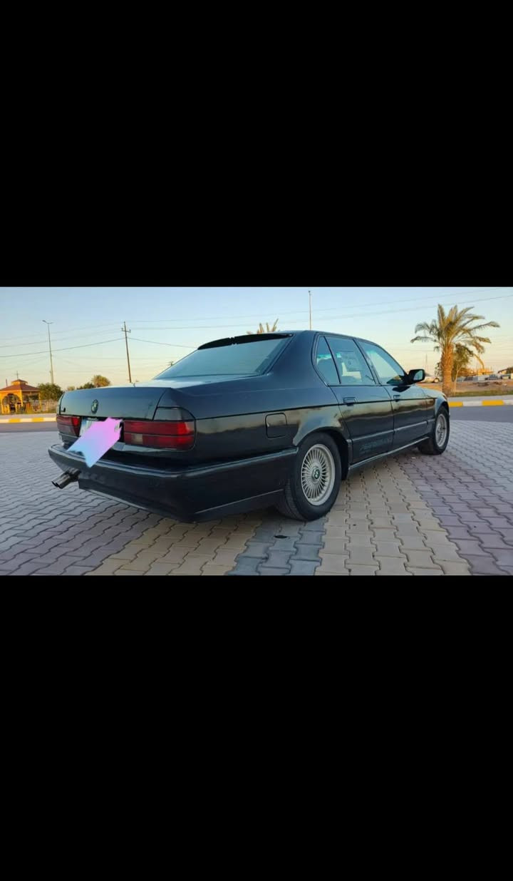 السلام عليكم
بي ام 735 بغداد موديل 1991 مكينه بلاد السياره 6 سلندر  جاهزه مكينه كير تبريد باتري كله جديد كهربائيات كله شغاله 
السعر ٣٨ بيه مجال 
العنوان واسط 
***********

