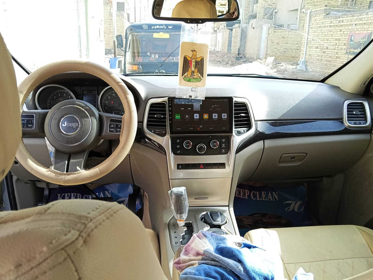 السلام عليكم جيب لاريدو 2011 وارد امريكي محرك سته سلندر 3600  السعر 165 وبي مجال رقم الاتصال ***********
