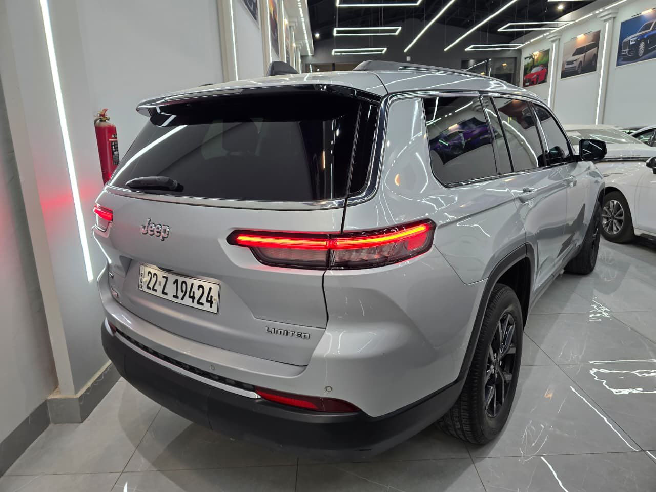 جيب گراند شيروكي - Jeep Grand Cherokee

الموديل: 2022
المسافة المقطوعة: 69,000 Mile
المحرك: 3.6L 6 Cylinder
ناقل الحركة: AT-8
الصناعة: امريكية
اللون: سلڤر
رقم السيارة: اربيل
عدد المقاعد: 5

🔸 المواصفات: Limited

مقاعد جلد - مقاعد كهرباء وتدفئة - صندوق شفط - حساسات - كامرة خلفية - شاشة كبيرة - تحكمات ستيرن - وضعيات قيادة - مثبت سرعة - ويل ٢٠ - نظام دفع رباعي 4x4

🔺 الضرر: باب سكن مصبوغ
وباب خلفي مبدل بلادي بدون صبغ

-السعر: 27,000$

📍العنوان: اربيل. شركة باب المرزوق
شارع ١٠٠، قرب مصنع الببسي

للتواصل واتساب او عبر الخط:
***********-☎️
***********-☎️
