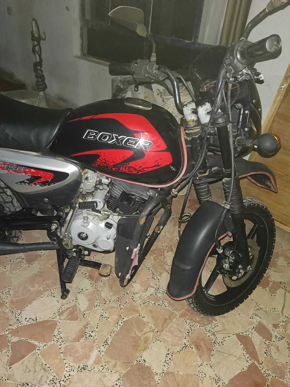 مكينه  مفتوحه، بوكسر 22اوراق اصولي   دراجه جديده. مانقصه شي نضام زنون  مكان رفاعي  السعر 1300 بيه مجال ***********
