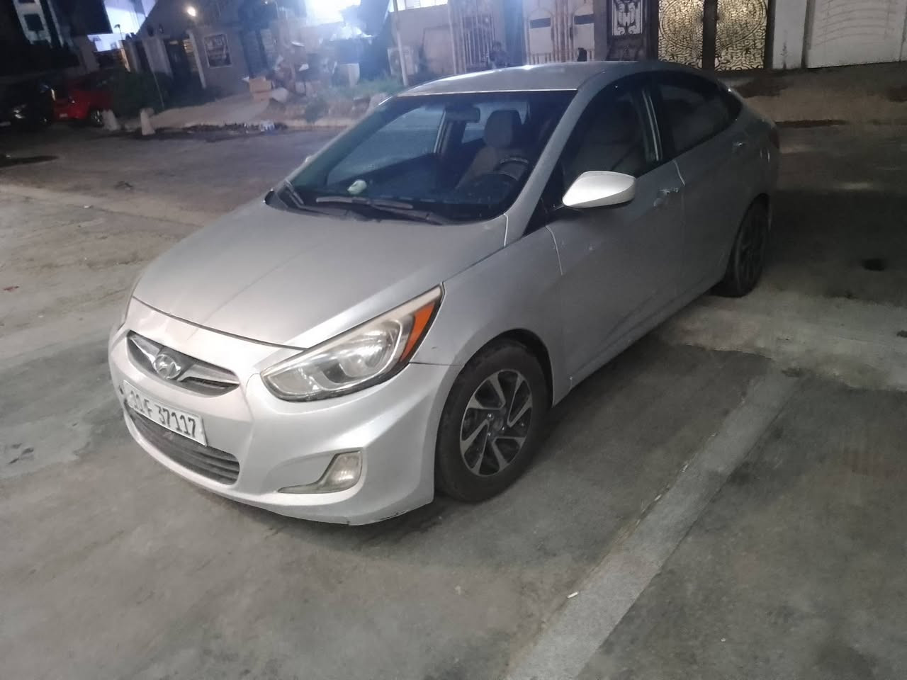 السلام عليكم 
اكسنت 2016 امريكي 1600 السعر 100 الرقم بغداد دولي والسنويه جديدة ل 2030 مكاني بغداد شارع فلسطين ***********
