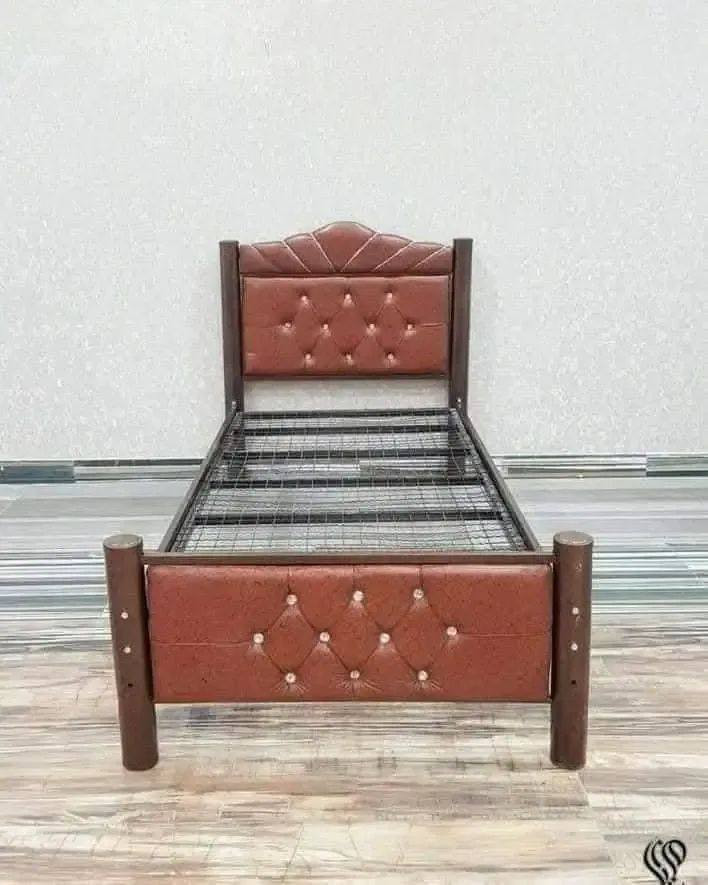 #جديد 
وصلت سرير ايراني  حديد نفر واحد 
الطول 190سم
العرض90سم
السعر 65000الف🤩🤩
توصيل متوفر 
 واتساب ***********
