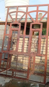 شباك للبيع السعر 100 الف ارتفاع مترتين ونص عرض متر ونص للستفسار بخدمتك...