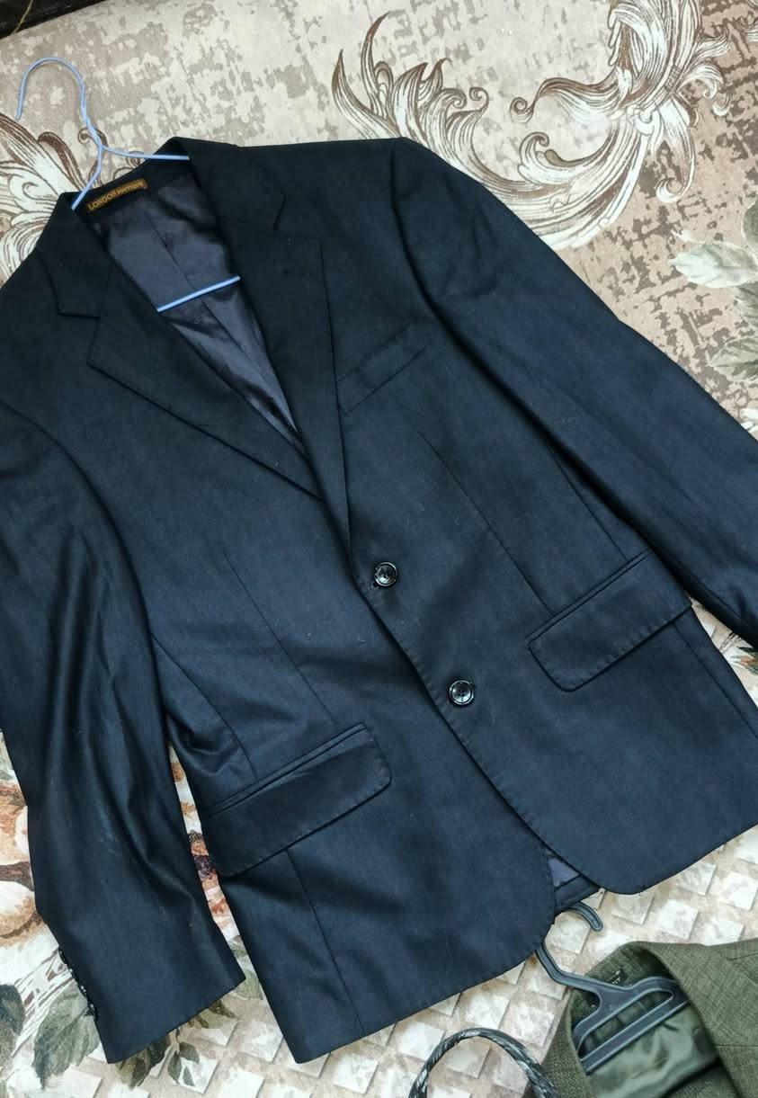 ستر رسمية قياس44 
وبدلات رسميه قياس46/44


**إذا كنت صاحب هذا الإعلان وتريد حذفه لأي سبب، رجاءا أرسل رسالة إلى الدعم الفني**