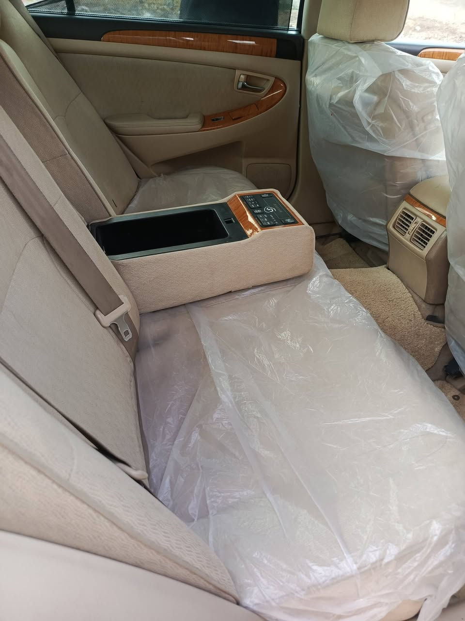 ماجسته دوات دوات موديل 2007 كصة جنطه فول موصفات عدا لفتحه 5 دكم برده خلفيه ثلاجه تبريد خلفي  3 قطع جوبلس شغال كشنات 4 كهربائي ستيرن كهربائي متومه رقم سنويه طبق شاصي
مكينه وكير كفاله حداديه تخم تاير  تبريد تدفئه سياره جاهزه مانقصه شي العنوان ميسان السعر 40 وبيه مجال لشراي ***********
