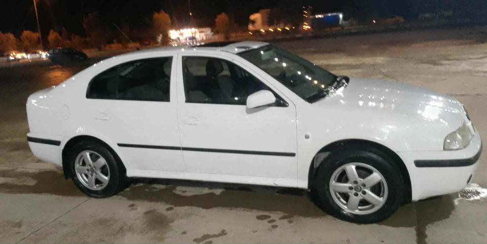 Škoda  2009 
ڕقەم هەولێر 
بێبۆیاغ 
سعری 58$ 
بیلاد سپیە 
بێ مەسرەف مەزبوتە سەیارەکە 
سڵایتە 
شاشەیە 
گێر عادیە 
*********** سلێمانی السليمانية, العراق
