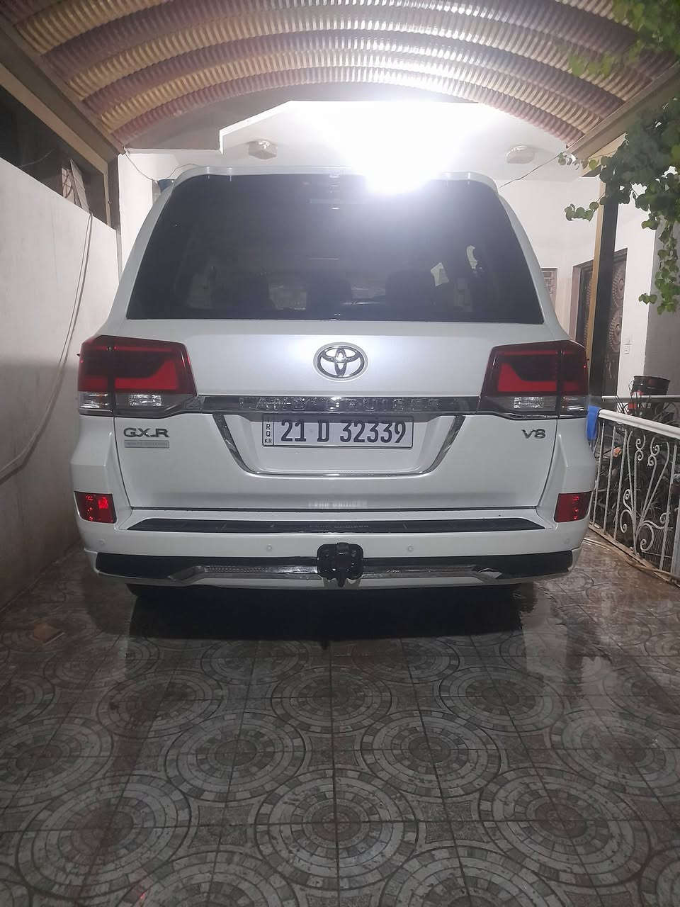 السلام عليكم سياره لاندكروز 2017 جي اكس ار قول وايديشن اربعه كامرات سياره جاهزه ماشيه ١٢٥ الف ماشيه السياره جديده مال جناي السعر 515 وبيه مجال الشراي ولحاب يتصل هاذا رقمي *********** بس لا أحد يراسلني ايكلي ما اكوا هيج سعر تمام عيني السياره اعيد واكول خالي وأخويه السياره مال جناي السياره بيه بس شخط بصيط بلباب لبصف السايق والورا والسونار ماله موجود تخم تاير جديد دهن جديد شرط لا صبغ لا ضربه اوكي عيني  رقم السياره السليمانيه السعر اذكره مره ثاني510 العنوان ابو غريب حي الشهداء قرب جمعيه العمار والنقطة الداله هيه محطه جوهره العدنان الحباب يعلق وينطيني سعر ماكوا اي مشكله انشالله نتفق كولو مو زين عمي وبعد مواصفات 2017 معرفه شكرن
