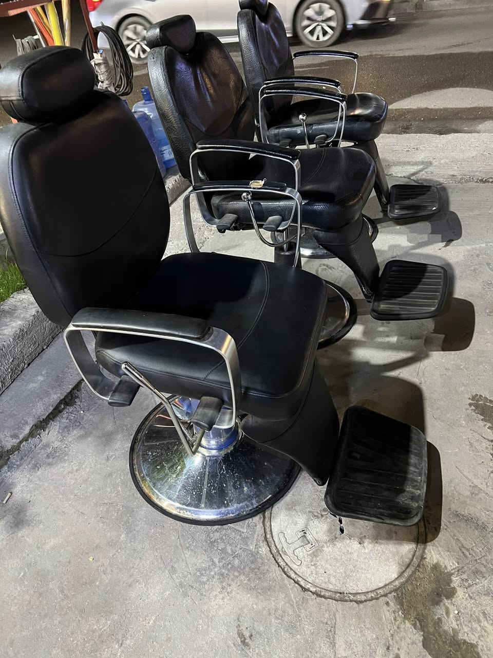 غراض تصفيه محل سعر الاميز لواحد تعليك معه الامرايه 40 الف سعرهن جميع الاميوزه معه المرإه 100 الف 
كراسي حلاقه لا يوجد فيهن برغي نقص نضيفات بدون تعامل سعر الكرسي 75 الف للاستفسار واتساب او الاتصال ۤ؏ رقم 
***********
