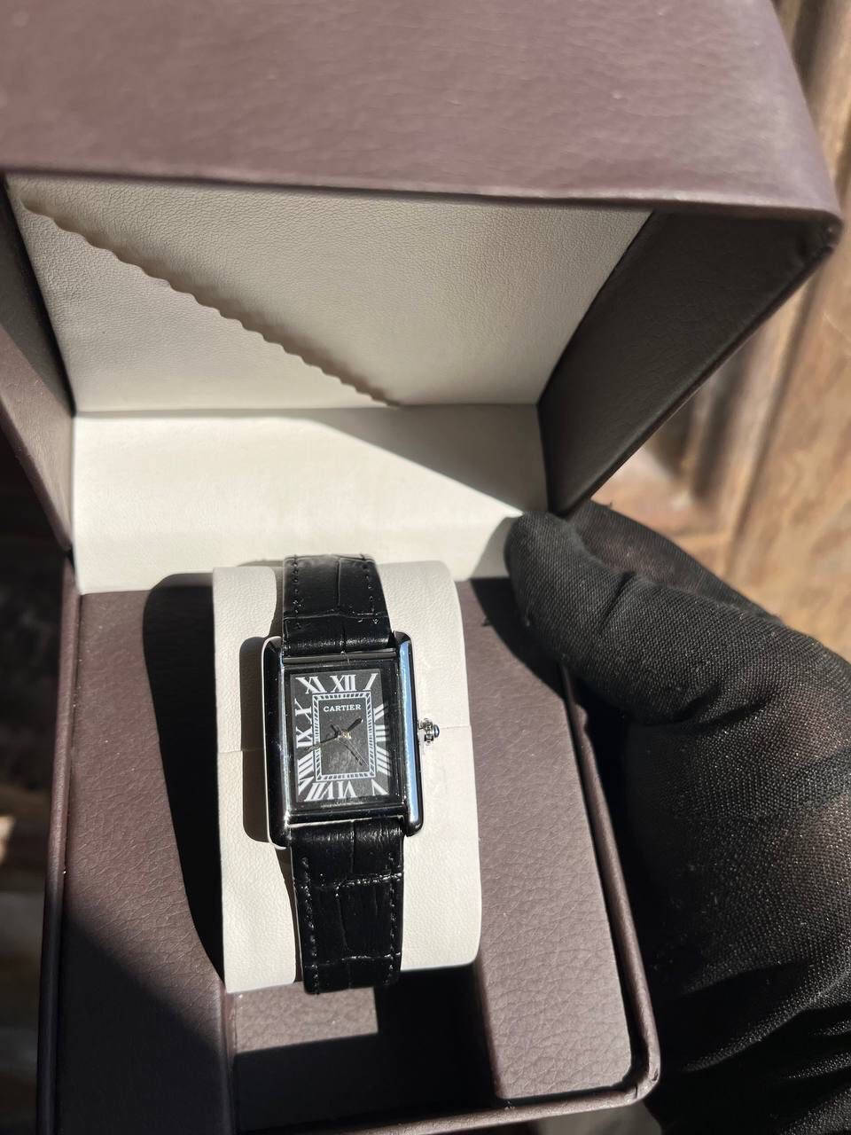 كارتير  جلد   سعرها مناسب تفاصيل مبينه ***********
