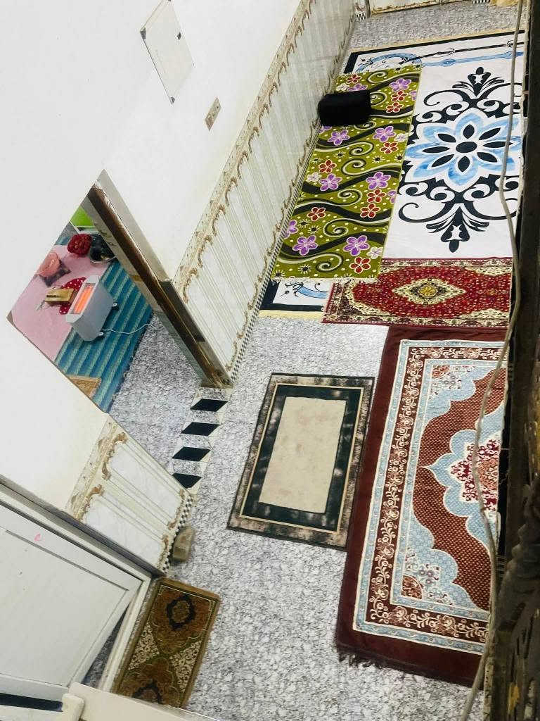 بيت للبيع
الموقع : حي العسكري على ساحة خضراء 
المساحة :200متر
تفاصيل البناء: البيت طابقين بناء حديث  اربع غرف صالتين مطبخ اسقبال ثلاث صحيات  الطابق الاول كونكريت الطابق الثاني عكاده 
هاتف: ***********
