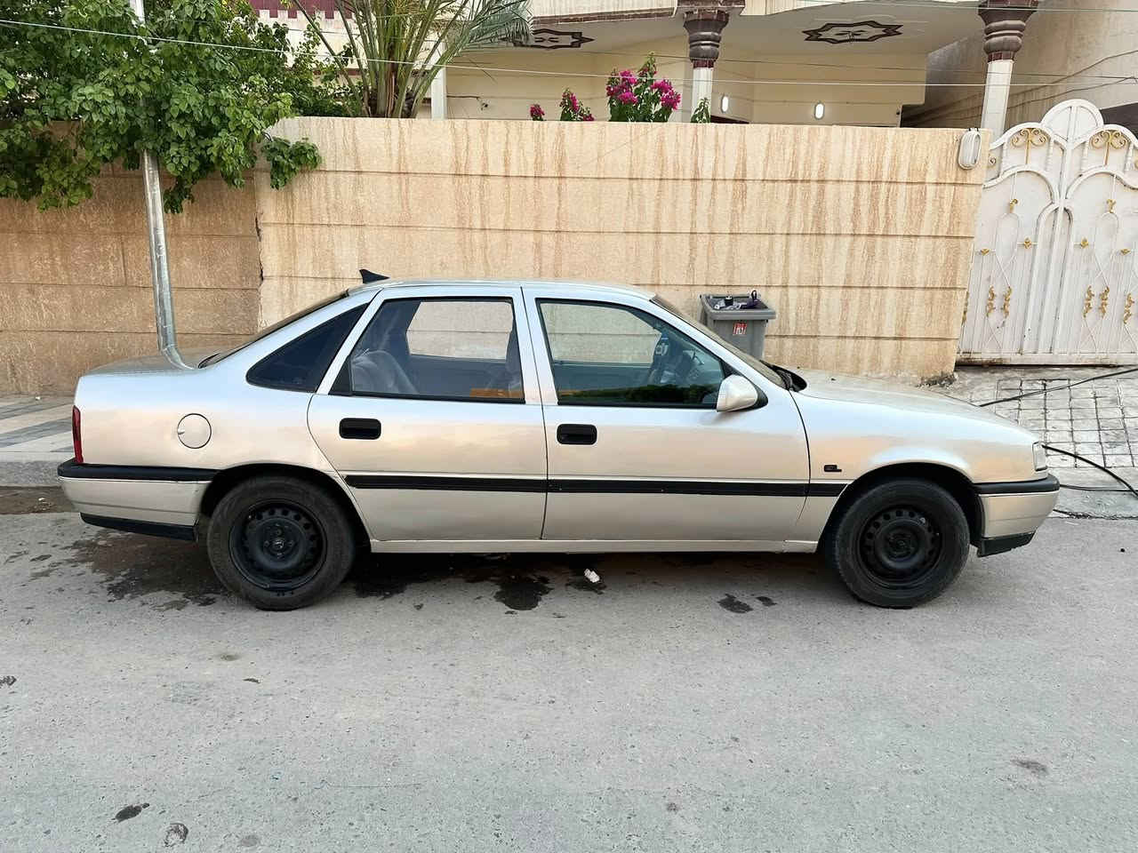 للبيع  اوبل فكترا موديل 91 محرك 18 بلادي كير اوتوماتيك سياره فول  اوتوماتيك تخم تاير جديد  سنويه جديده بأسمي
 هزة ٢٠٢٦  تحويل مباشر سياره مال جناي
مكان السيارة / تكريت 
السعر ٤٨ ورقة 
للاستفسار اتصل : ***********

