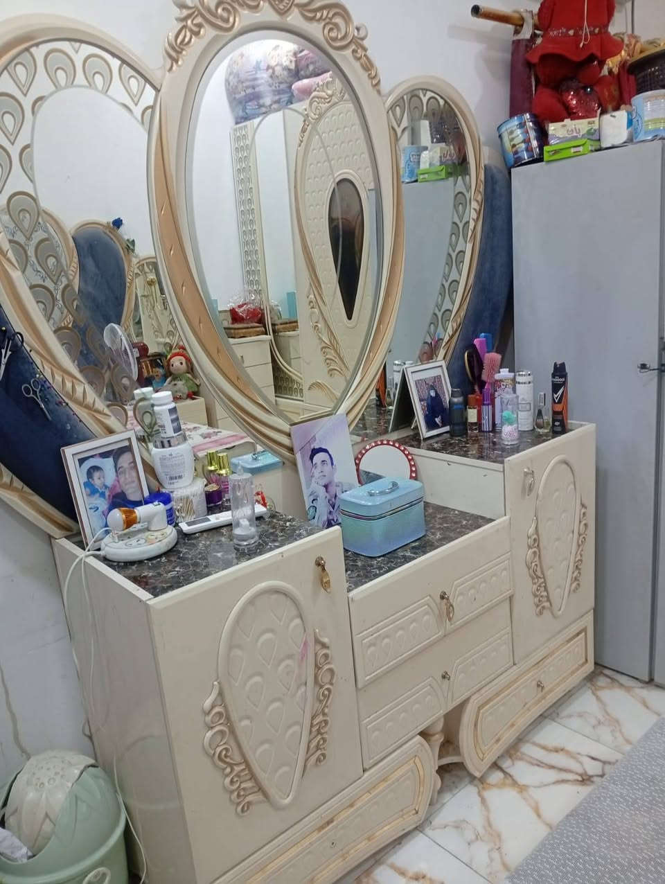 سلام عليكم اخوان عندي غرفة اخشاب تركي نضيفة مامستعلمة اهواي العنوان سوق الشيوخ قرب سيطرة ام العباس الاستفسار عن السعر واتساب ***********
