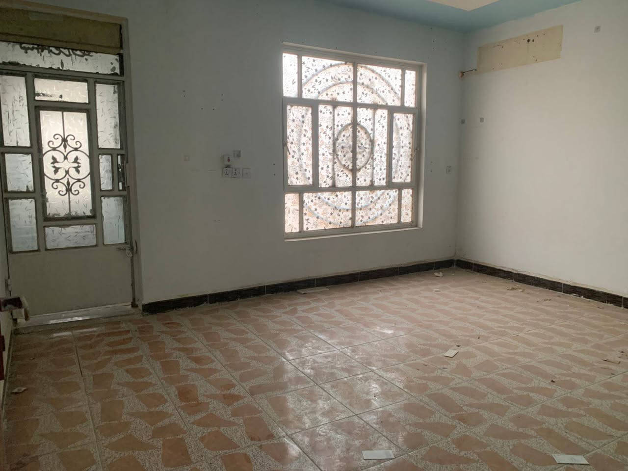 السلام عليكم بيت للبيع طابقين مساحه 200 متر قرب جامعه اهل البيت السعر خاص. ***********
