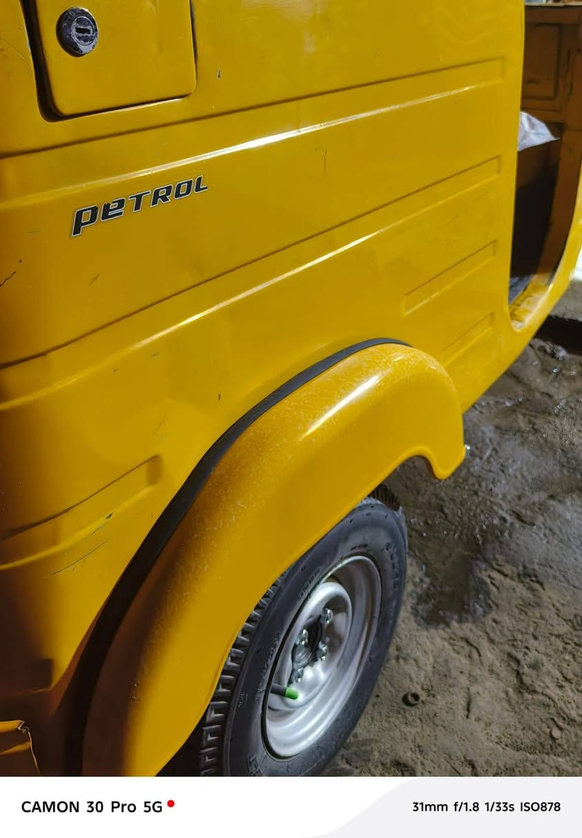 سلام عليكم شباب تكتك 🛺 للبيع نضيفه مكينه ما مشروكه ولا ضربه ولا صبغ ولا بارد بيهه خياس من جوه معمرينه عله كد شبر 🧡 حلوه مثل ماموضح بل صوره مرقمه رقم وسنويه مديل 2020 لشراي يتصل رقم لهاتف 👈🏻***********
