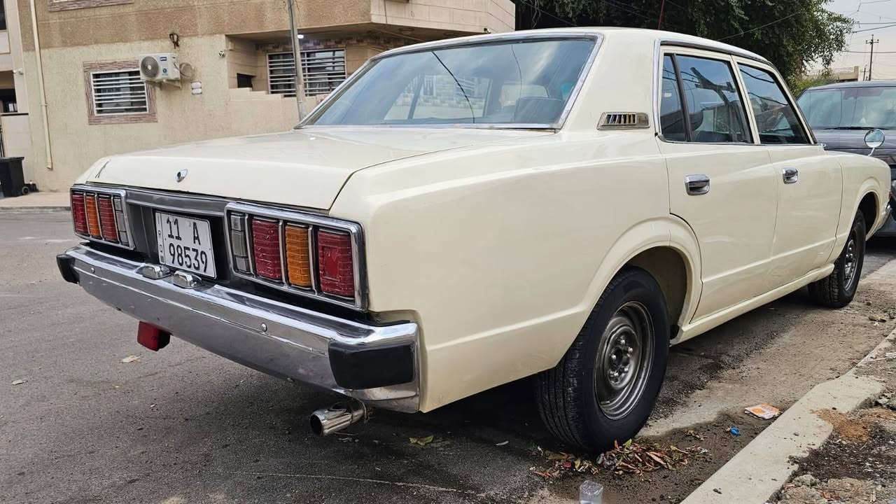 السلام عليكم الغوالي اكراون مديل ١٩٧٧ رقم بغداد الجديد هزه جديده تعمير جديد خير من الله مكينه ٤ ابلاد سياره جاهزه من كلشي مكان السياره بغداد مقابل مرور الطوبجي اي استفسار اتصل ***********
