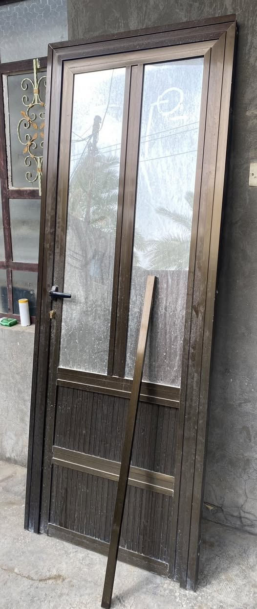 للبيع باب نص مرايه ترهم للصحيات سعرها 50 الف الي تفيده يتواصل على هذا الرقم ***********
