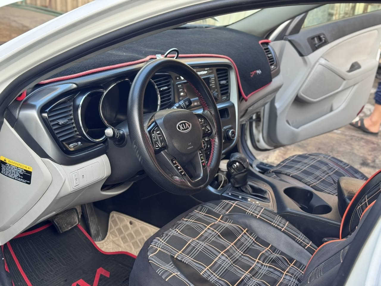 السلام عليكم
اوبتما موديل ٢٠١٣ امريكي 
الضرر جاملغ وجزء من الباب الي بصف السايق مصبوغ الباب معاهم لتوحيد اللون
السيارة بأسمي ورقمها بغداد
رايدها ١١٠ وبيها مجال بسيط
مكاني الفلوجة
***********
