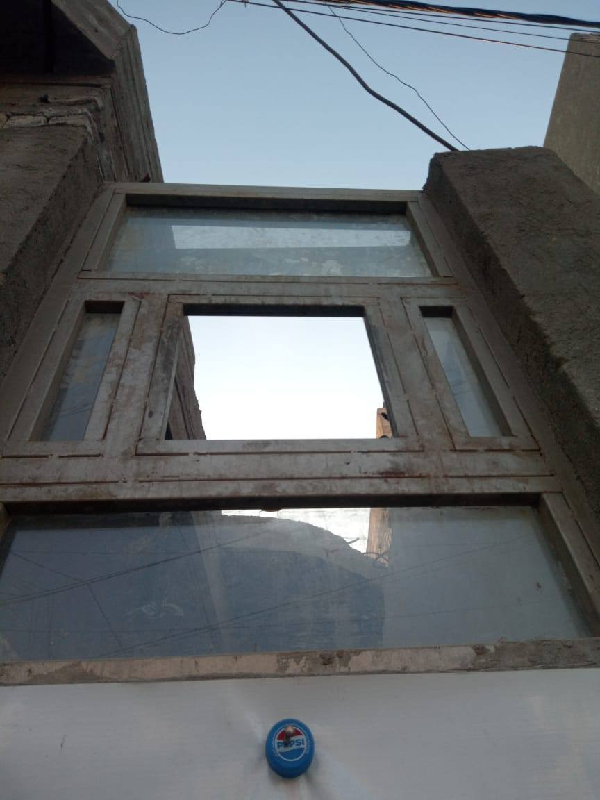 السلام عليكم
#للبيع .. 
🔴 جام خانة بيها باب الفتحه خارجية
ارتفاع 2.60 
العرض 1.90
🔴 شباك صغير .. ارتفاع 1.10 عرض 75
🔴باب حديد كامله مع الچرچوبه هم فتحتها خارجيه ارتفاع مترين عرض 95

للاستفسار الاتصال او المراسله على #الرقم ***********
