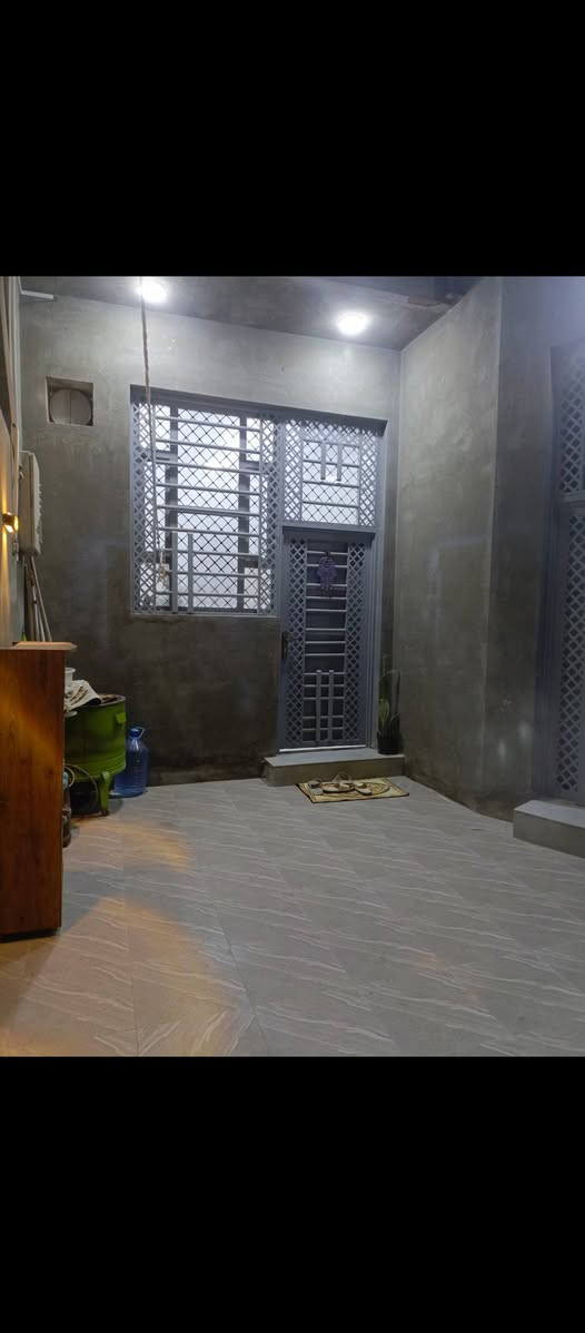 اللهم صلي على محمد وال محمد بيت زراعي بناء سنه 2025 مساحه 150 يتكون من كراج واستقبال وصاله ومطبخ وغرفتين وصحيات داخليه وخارجيه ومنور الموقع ناحيه اور السديناويه قرب مدرسه صفي الدين للاستفسار  *********** السعر 77
