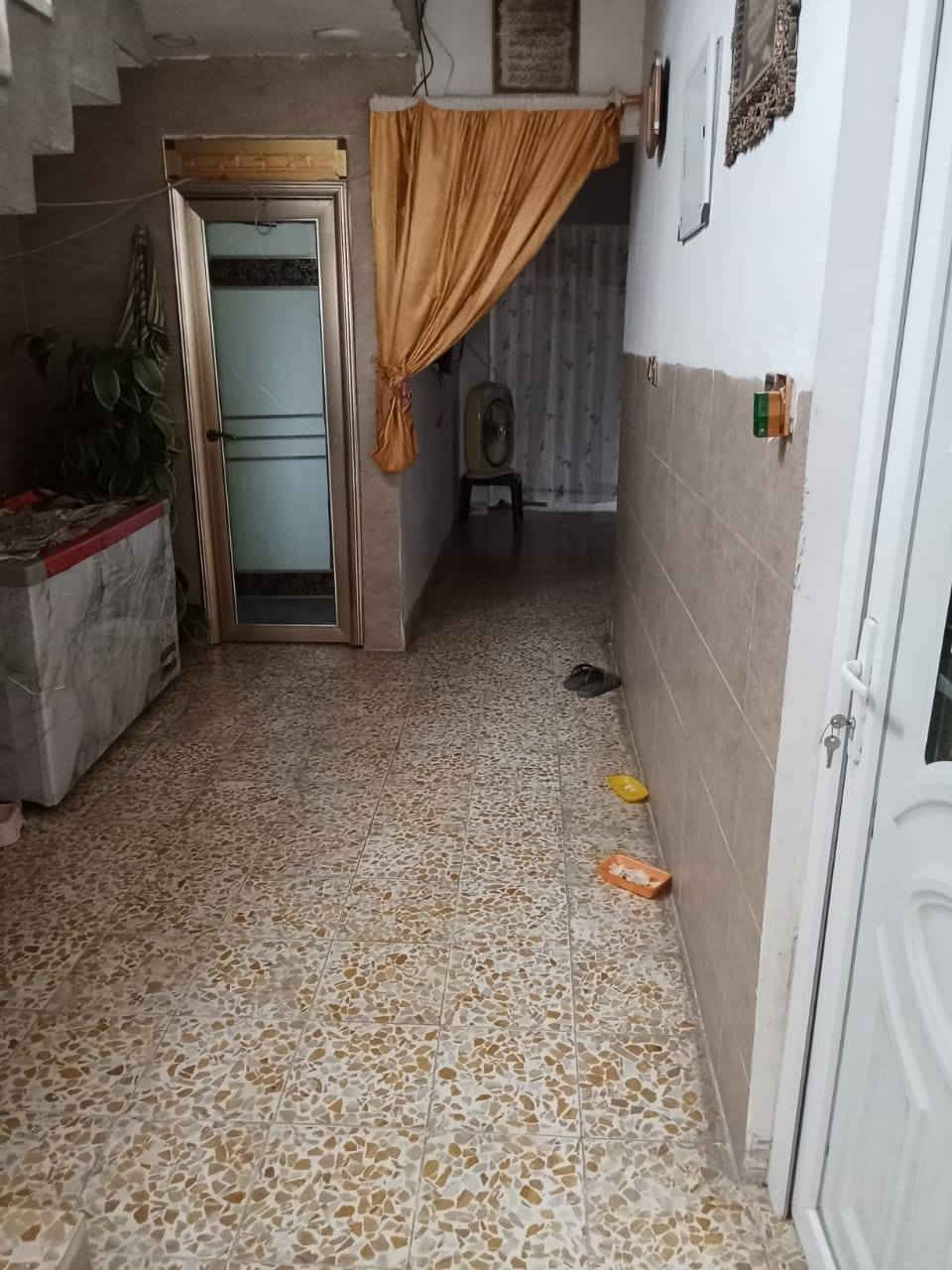 بيت طابق ونص مساحه 130متر للبيع منطقة زيونه يم سومر نوع العقار جمعيه تشتري من الشرعي سعر 120 مليون بها مجال رقم ***********
