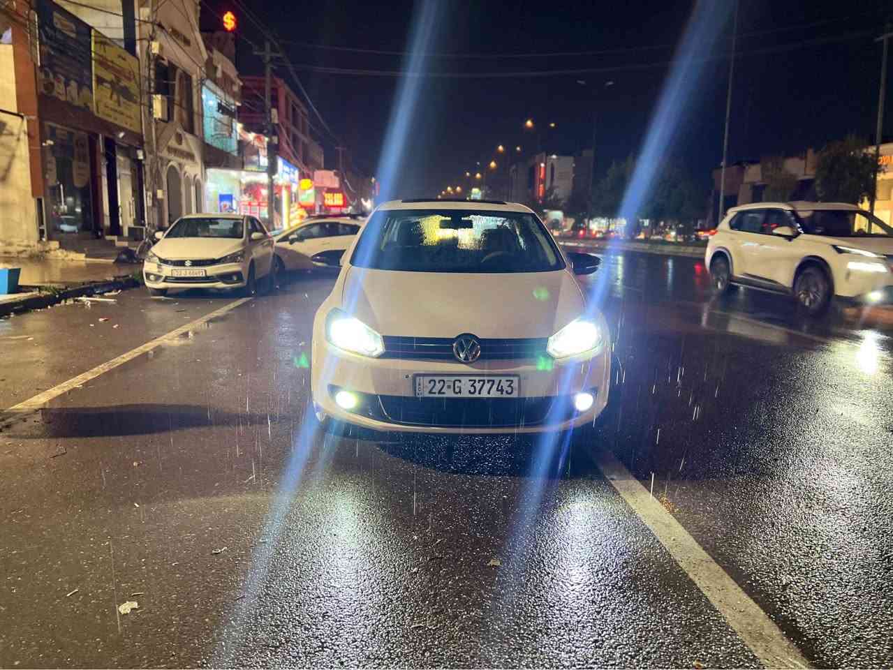 گۆلف mk6 سەیارەیەکی زۆر پاکو خاوێنە هەیکەلی تێکنەچوە مواسەفات خەلیجی سلایت ڤۆلیۆم ناو زەرد ،سەیارەکە سپۆرت کراوە هەیکەلی زۆر جوانە مەکینەی ١.٦ بێ تۆربۆ
 ٧ گێڕ ،چاملغی پشتەوەی ٢ بست سبوغە لای سایەق وە چەند جێیەکی بچوکی سارد هەیە لە نزیکەوە زۆر جوانترە لەوەی لە ڕەسمەکان دەیبینی *********** أربيل, العراق
