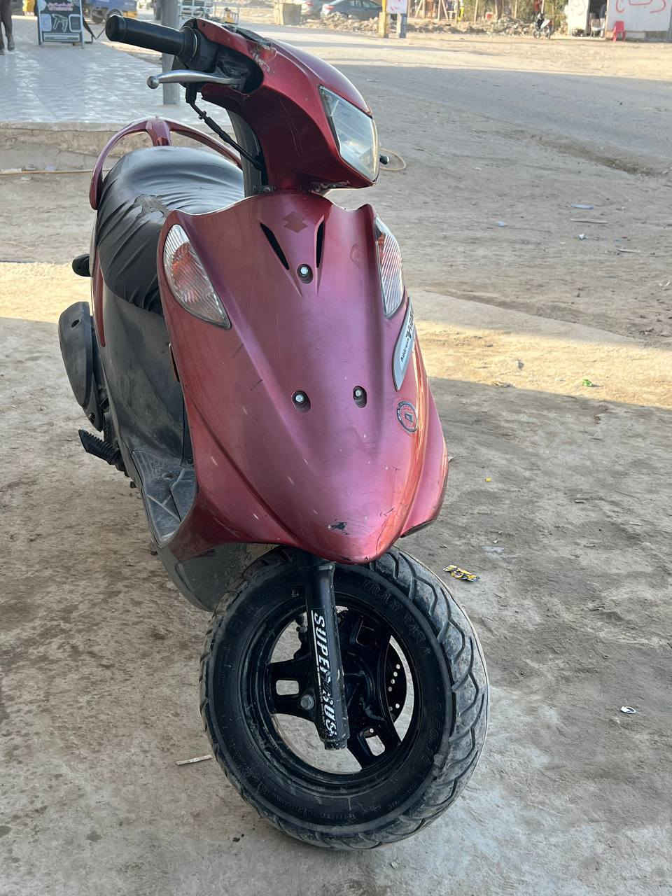 عليكم دراجه ساسوكي حديثه نوزل سرعته 140دراجه بلاديه شغاله نكره سلف كهربائيات شغاله مكينه ناعمه وحلوه شلعه ومعدل فول  دراجه نضيفه وحلوه سعره 350وبيه مجال بسيط حك جيه مكاني حله ابو خستاوي وهاذه رقمي ***********
