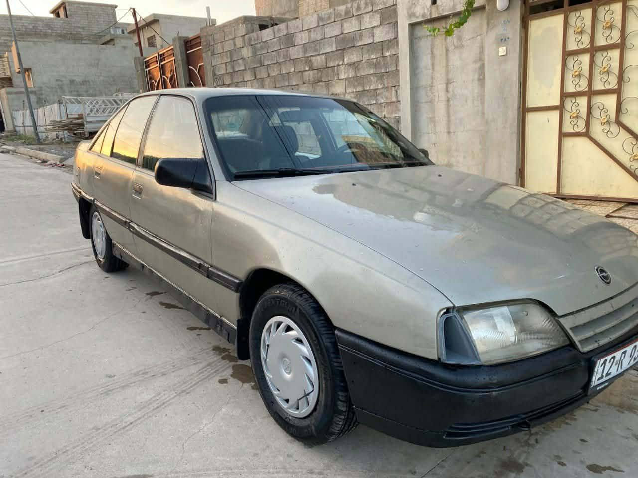 السلام عليكم
أوميكا 88 
سياره بسمنا سنويه لي 2031
هزا جديده قبل 3اشهر 
محرك نضيف 90%
كير اوتوماتيك نضيف حيل  طخم نضيف 
طخم تاير جديد 
كهربائيات شغاله 
لايت زينون 
قفل مركزي داخل شركه 
الغرفة يعوزها ترتيب
السعر 32 وبيها مجال 
الهاتف *********** 
***********

