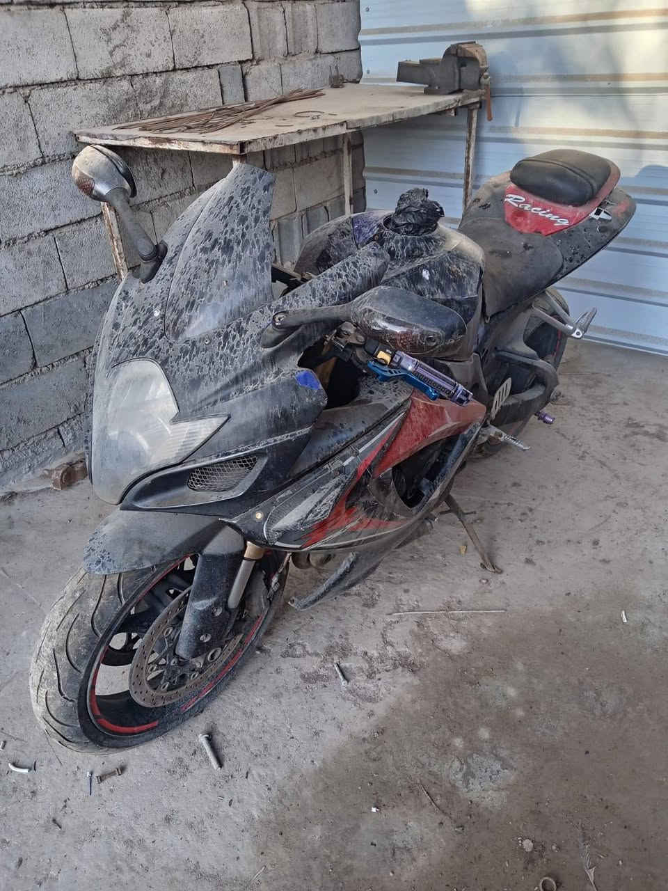 للبيع جكسر 2007 750cc كوم حديد طافيه كوم حديد طافيه الدراجه متروكه ولاتسألني شبيه شراي يخابر رحمه لوالديكم السعر 10 أوراق العنوان بغداد البياع شراي يخابر تجي تحمل ***********
