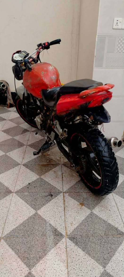 سلام عليكم دراجه شكل بطح تخم تاير كهربائيات كله شغاله نقص جوزه محرك 200 خير من الله ناعمه صالنصه رياضي سعره 125 وبيه مجال قليل مكاني ديالى تقاطع القدس ***********
